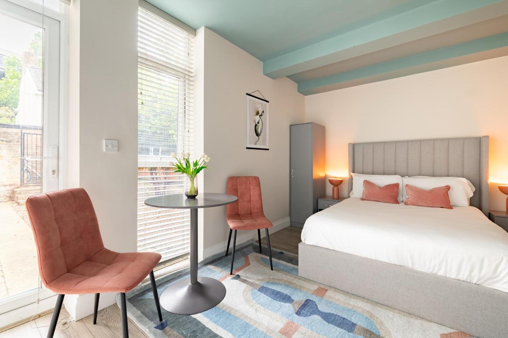 Euston Apartment *